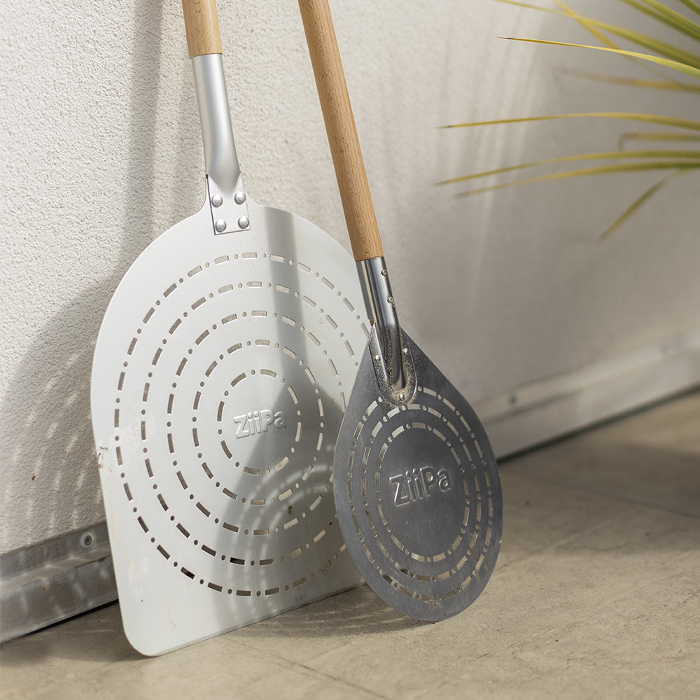 Civita • Perforated round pizza peel